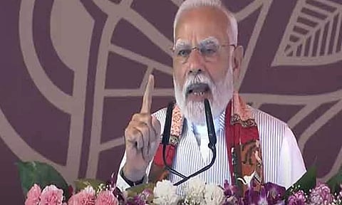 எதிர்க்கட்சிகள் தங்களது குடும்ப நலன்களில் மட்டுமே கவனம் செலுத்துகின்றன- பிரதமர் மோடி பேச்சு