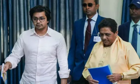 மன்னிப்பு கேட்ட மருமகன்.. மீண்டும் கட்சியில் சேர்த்த மாயாவதி - அரசியல் வாரிசு கிடையாது என உறுதி