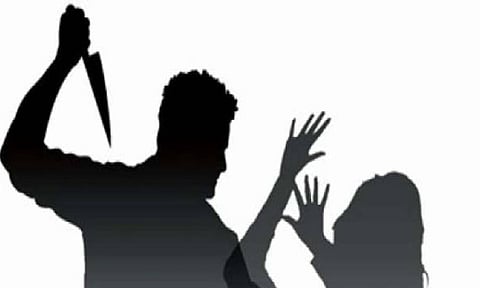 முதல் மனைவி சொத்துக்காக வெட்டி கொலை -  கணவருக்கு போலீசார் வலைவீச்சு