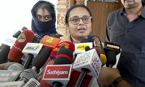 நெல்லை இருட்டுக் கடையை எழுதிக் கொடுக்குமாறு மாப்பிள்ளை வீட்டார் டார்ச்சர் - ஓனர் புகார்