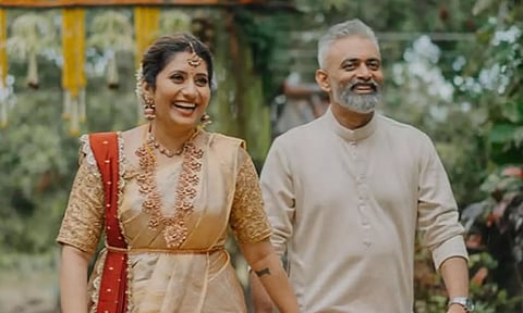 டி.வி. தொகுப்பாளினி பிரியங்காவுக்கு 2வது திருமணம்: வைரலாகும் புகைப்படம்