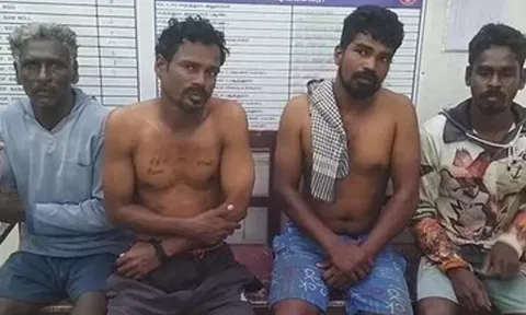 தமிழக மீனவர்கள் மீது இலங்கை கடற்கொள்ளையர்கள் தாக்குதல்