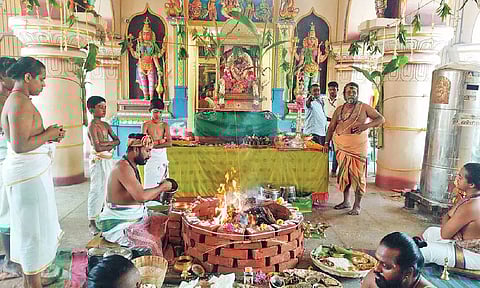 புன்னைநல்லூர் மாரியம்மன் கோவிலில் இன்று தைலக்காப்பு அபிஷேகம்: 48 நாட்கள் நடைபெறும்