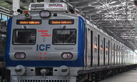 தமிழ்நாட்டின் முதல் குளிர்சாதன மின்சார ரெயில் சேவை நாளை முதல் இயக்கம்
