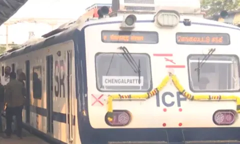 தமிழ்நாட்டின் முதல் குளிர்சாதன மின்சார ரெயில் சேவை சென்னையில் தொடங்கியது