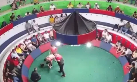 சேவல் சண்டை அரங்கில் புகுந்து துப்பாக்கிச்சூடு நடத்திய கும்பல் - 12 பேர் பலி - பரபரப்பு வீடியோ