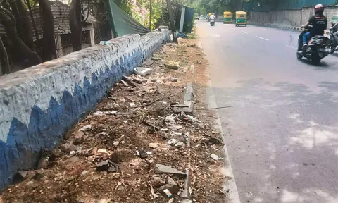 விக்டோரியா லே-அவுட்டில் நடைபாதையை காணோம்!... தேடும் பாதசாரிகள்