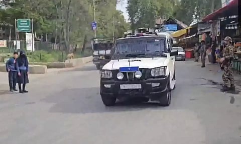 ஜம்மு காஷ்மீரில் துணிகரம்: சுற்றுலா பயணிகள் மீது பயங்கரவாதிகள் தாக்குதல்