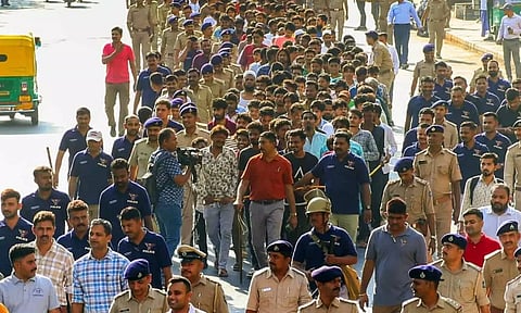 குஜராத்தில் சட்டவிரோதமாக தங்கியிருந்த வங்கதேசத்தினர் 1000 பேர் கைது