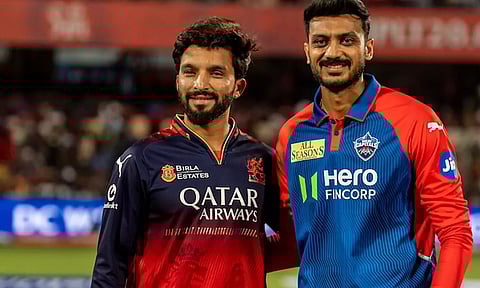 ஐ.பி.எல் 2025: டெல்லி அணிக்கு எதிராக டாஸ் வென்ற ஆர்சிபி பந்து வீச்சு தேர்வு