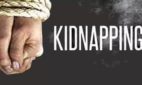 திருப்பூரில் ஆடை ஏற்றுமதியாளரை  காரில் கடத்திய கும்பல்