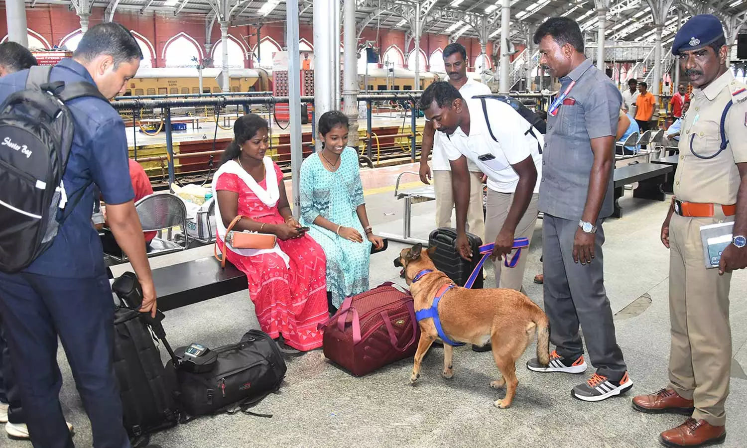 சென்ட்ரல், எழும்பூர் ரெயில் நிலையங்களில் பாதுகாப்பு அதிகரிப்பு