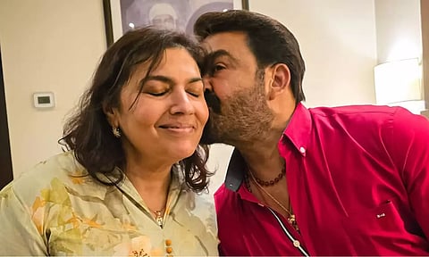 `என்றும் உன்னுடையவன்' - திருமண நாளில் மனைவிக்கு அன்பு முத்தம் கொடுத்த மோகன்லால்