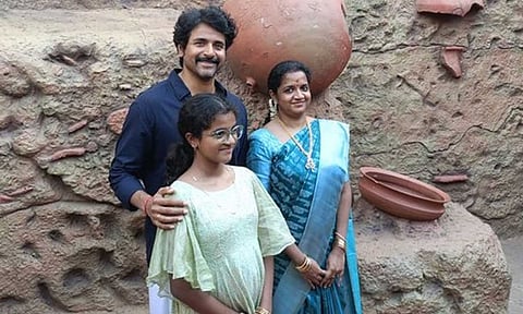 சிவகார்த்திகேயன் தனது குடும்பத்துடன் கீழடி அருங்காட்சியகத்தை சுற்றிப் பார்த்தார்