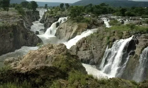 ஒகேனக்கலுக்கு நீர்வரத்து 4 ஆயிரம் கனஅடியாக அதிகரிப்பு