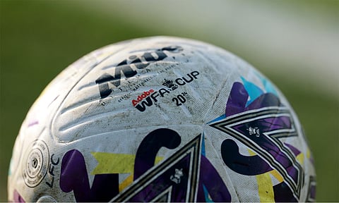 பெண்கள் கால்பந்தில் திருநங்கைகள் விளையாட தடை விதித்த இங்கிலாந்து, ஸ்காட்லாந்து