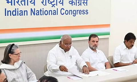 பாகிஸ்தானை தனிமைப்படுத்தி, பாடம் கற்பிக்க வேண்டும் - காங்கிரஸ் செயற்குழு கூட்டத்தில் தீர்மானம்