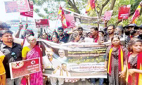 டாஸ்மாக் கடையை மூடக்கோரி த.வெ.க.-வினர் போராட்டம் - போலீசாருடன் தள்ளுமுள்ளு - பரபரப்பு