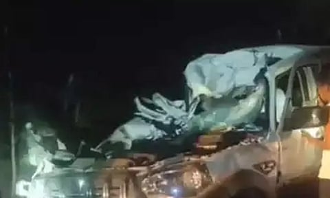 பீகாரில் டிராக்டர் மீது கார் மோதி விபத்து- திருமண கோஷ்டியினர் 8 பேர் பலி