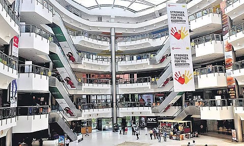 போர் பதற்ற சூழல் எதிரொலி- சென்னை மால்களுக்கு பலத்த போலீஸ் பாதுகாப்பு