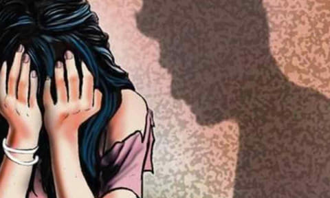 மது கொடுத்து 2 பள்ளி மாணவிகளை பாலியல் வன்கொடுமை செய்த வாலிபர்கள்