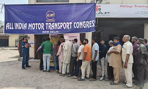 இந்திய ராணுவத்திற்கு 7.5 லட்சம் இலவச லாரிகள்- அகில இந்திய மோட்டார் போக்குவரத்து காங்கிரஸ் அறிவிப்பு