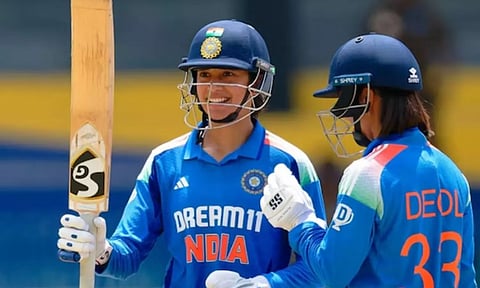 இலங்கை அணியை வீழ்த்தி முத்தரப்பு தொடரை வென்ற இந்தியா.. ஸ்மிருதி மந்தனா புதிய சாதனை