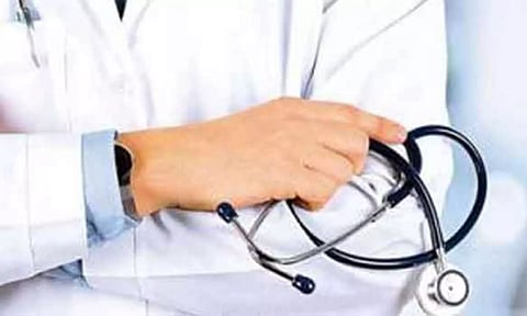 பழவேற்காடு அரசு ஆஸ்பத்திரியில் டாக்டர்கள் பற்றாக்குறை- பொதுமக்கள் குற்றச்சாட்டு