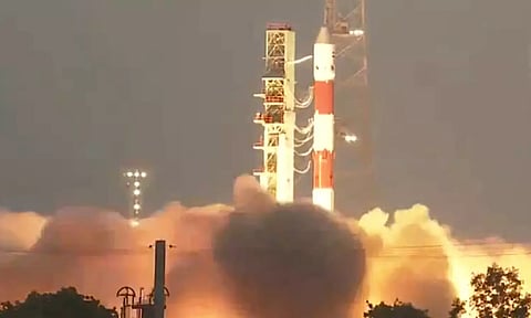 விண்ணில் ஏவப்பட்டது PSLV-C61 ராக்கெட்