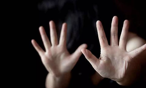 2½ வயது பெண் குழந்தையை பாலியல் வன்கொடுமை செய்து கொன்ற கள்ளக்காதலன் - வேடிக்கை பார்த்த தாய்