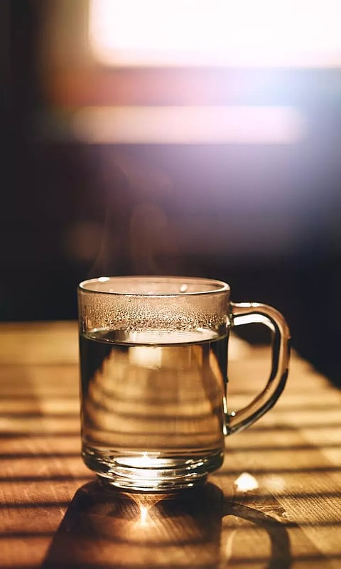 காலையில் வெறும் வயிற்றில் வெந்நீர் குடிப்பவரா நீங்கள்? இனி கவலையே வேண்டாம்...