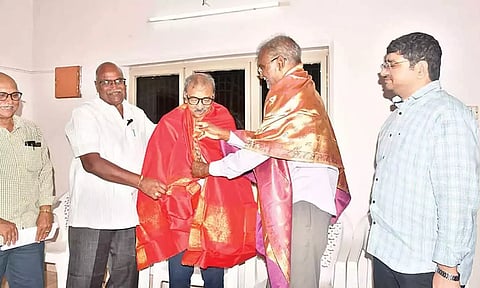 ஆந்திராவில் 70 வயதில் 61 பட்டங்களை பெற்ற மனநல டாக்டர்