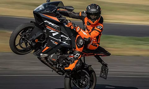 புதிய நிறத்தில் அறிமுகம் செய்யப்பட்ட கேடிஎம் RC 200