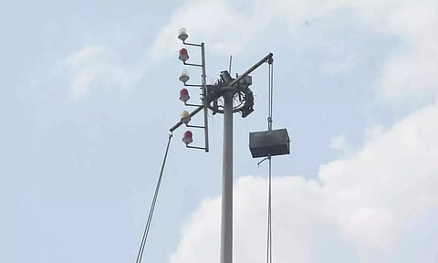 தமிழகம், புதுச்சேரியில் 9 இடங்களில் 1-ம் எண் புயல் எச்சரிக்கை கூண்டு ஏற்றம்