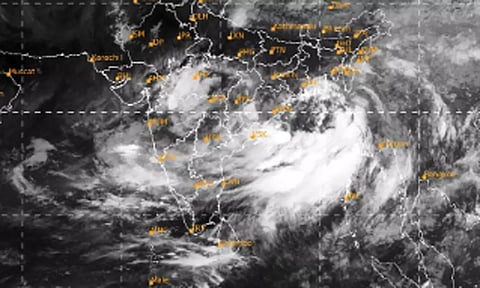 வங்கக்கடலில் உருவான குறைந்த காற்றழுத்த தாழ்வு பகுதி ஆழ்ந்த காற்றழுத்த தாழ்வு பகுதியாக வலுப்பெற்றது