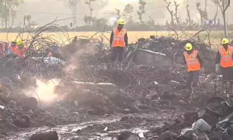 பஞ்சாப் பட்டாசு ஆலையில் பயங்கர வெடிவிபத்து - 5 தொழிலாளர்கள் பலி - 29 பேர் படுகாயம்