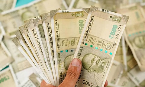 2024-25 ஆண்டுக்கான நிதி பற்றாக்குறை 4.8% இலக்கை எட்டிய இந்தியா