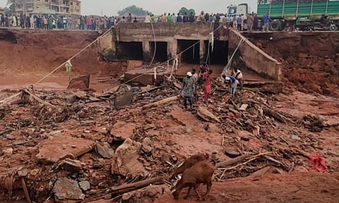 நைஜீரியா கனமழை: வெள்ளத்தில் சிக்கி பலியானோர் எண்ணிக்கை 151 ஆக உயர்வு