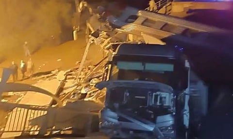 ரஷியாவில் பாலம் இடிந்து விழுந்ததால் ரெயில் கவிழ்ந்து விபத்து -  7 பேர் உயிரிழப்பு