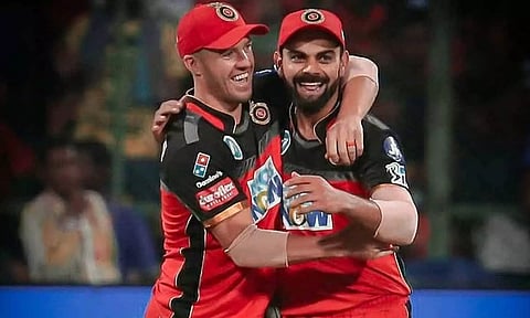 மைதானத்தில் இத பண்ணுங்க.. கோப்பையை வீட்டுக்கு கொண்டு வாங்க.. கோலிக்கு டிவில்லியர்ஸ் அறிவுரை