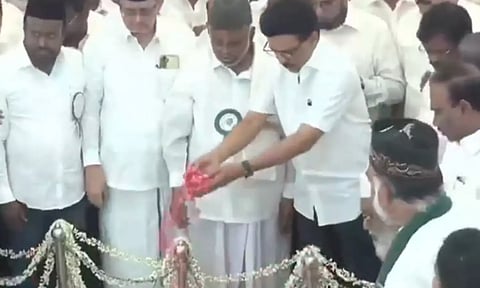 காயிதே மில்லத் நினைவிடத்தில் முதலமைச்சர் மு.க.ஸ்டாலின் மரியாதை