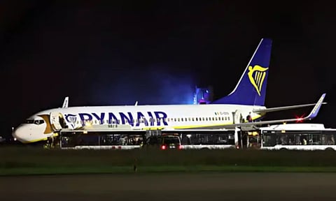 நடுவானில் விமானம் குலுங்கியதால் அவசர தரையிறக்கம்:185 பேர் உயிர் தப்பினர்