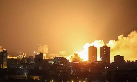 400 டிரோன்கள்.. 40 ஏவுகணைகள் - உக்ரைன் நகரங்களை துளைத்த ரஷியா - 6 பேர் பலி - 80 பேர் படுகாயம்