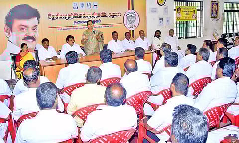 அருப்புக்கோட்டை தொகுதியில் விஜய பிரபாகரன் போட்டியா?-பிரேமலதா தலைமையில் நடந்த கூட்டத்தில் நிர்வாகிகள் வலியுறுத்தல்