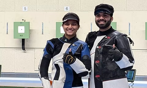 உலகக் கோப்பை துப்பாக்கி சுடுதல்: கலப்பு அணி பிரிவில் தங்கம் வென்றது இந்திய ஜோடி