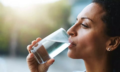 தினமும் 8 டம்ளர் தண்ணீர் குடித்தால் போதுமா?