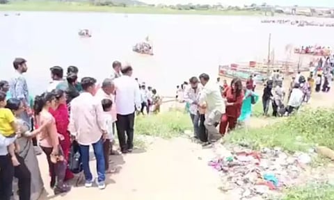 கோதாவரி ஆற்றில் மூழ்கி ஒரே குடும்பத்தை சேர்ந்த 5 பேர் உயிரிழப்பு.. தெலுங்கானாவில் சோகம்