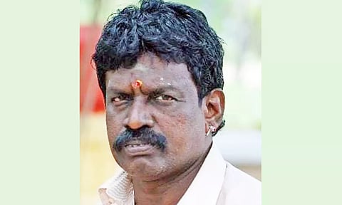 ஆலங்குளம் அருகே பூ வியாபாரி கொலையில் 5 வாலிபர்கள் கைது