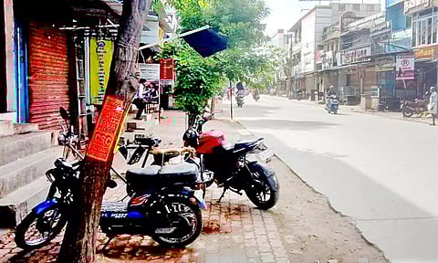 திருச்செந்தூரில் சொத்து வரி உயர்வை கண்டித்து வியாபாரிகள் கடையடைப்பு