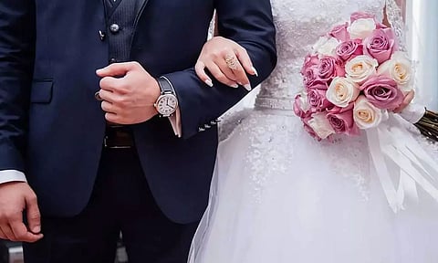 தைவான்: ஊதியத்துடன் கூடிய விடுப்புக்காக ஒரே பெண்ணை 4 முறை திருமணம் செய்த நபர்